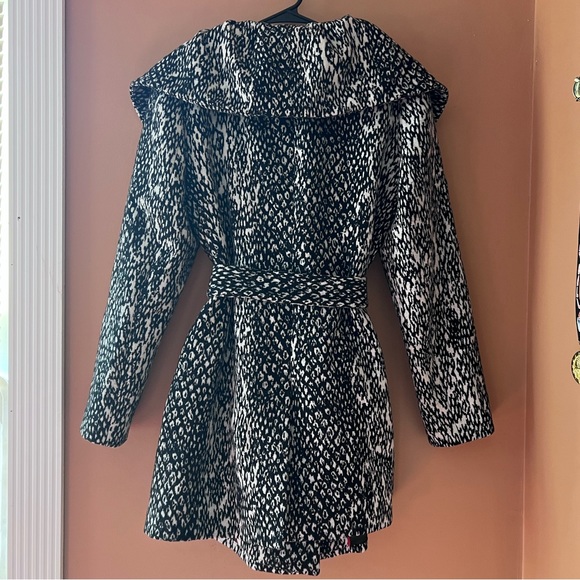 Calvin Klein medium length wool jacket with extra big neck - Size 6 - Picture 3 of 9